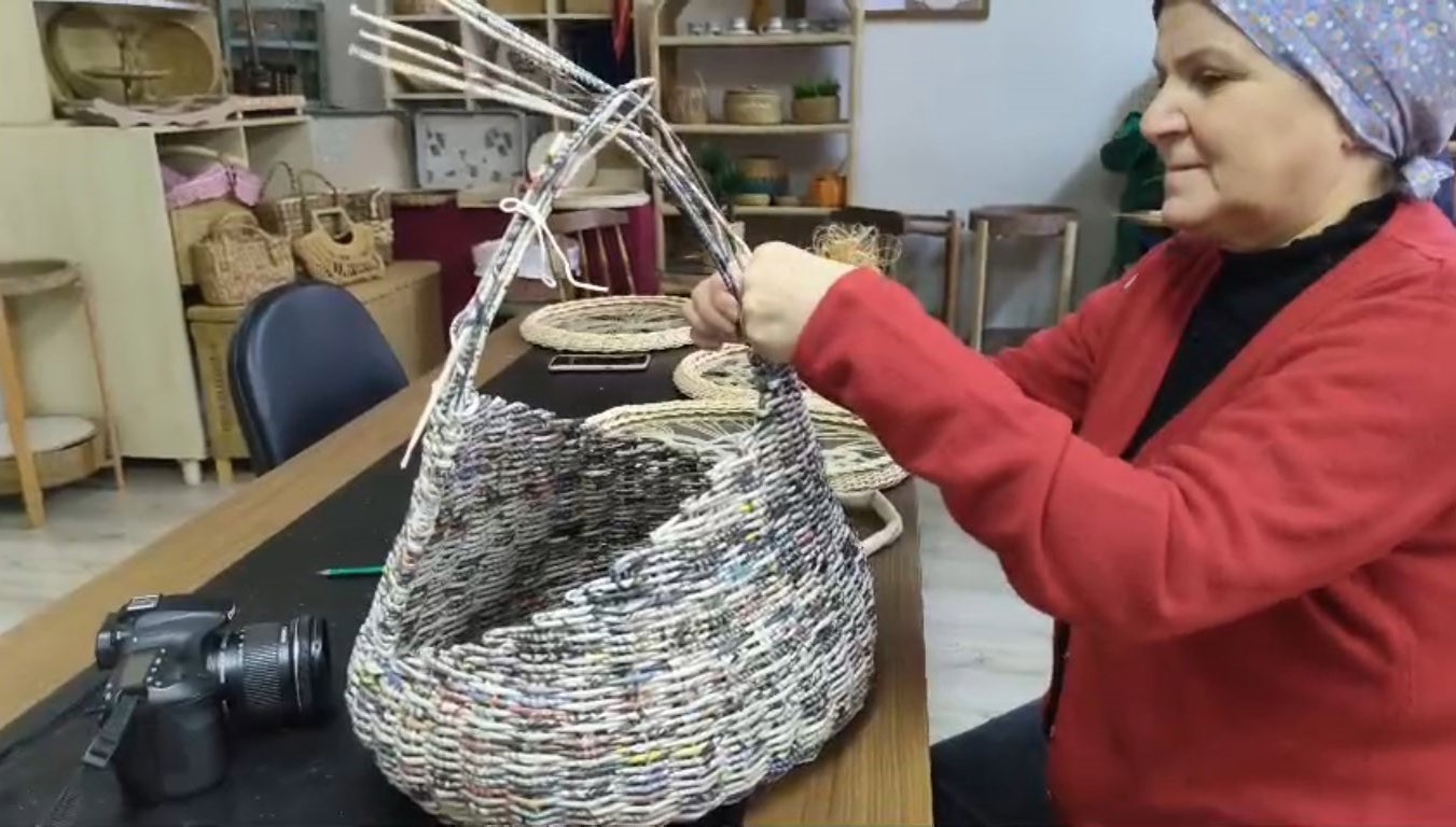 Bafra’da atık kağıtlar sanata dönüşüyor
