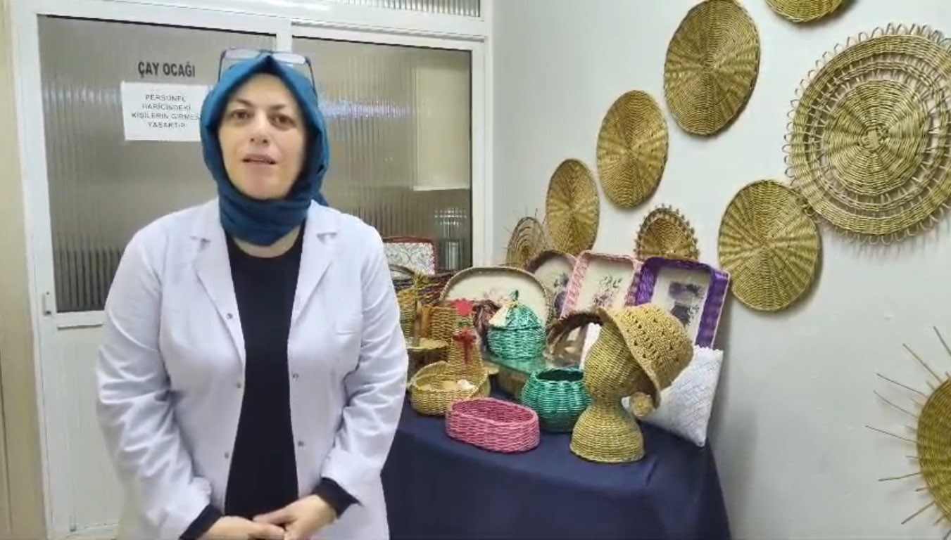 Bafra’da atık kağıtlar sanata dönüşüyor
