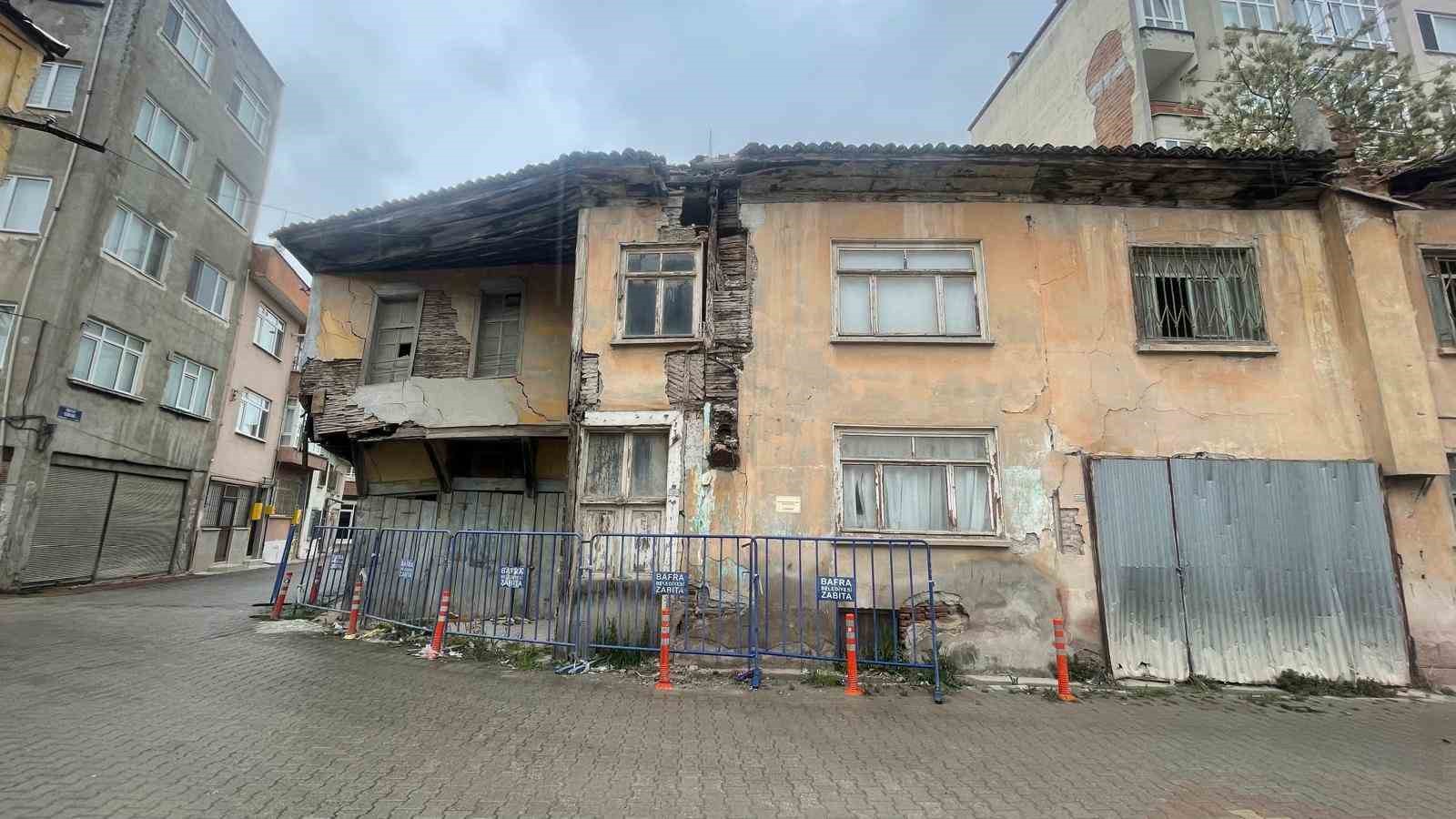 Bafra’da çökme riski taşıyan yapılar için belediyenin daha ciddi önlemler alması istendi
