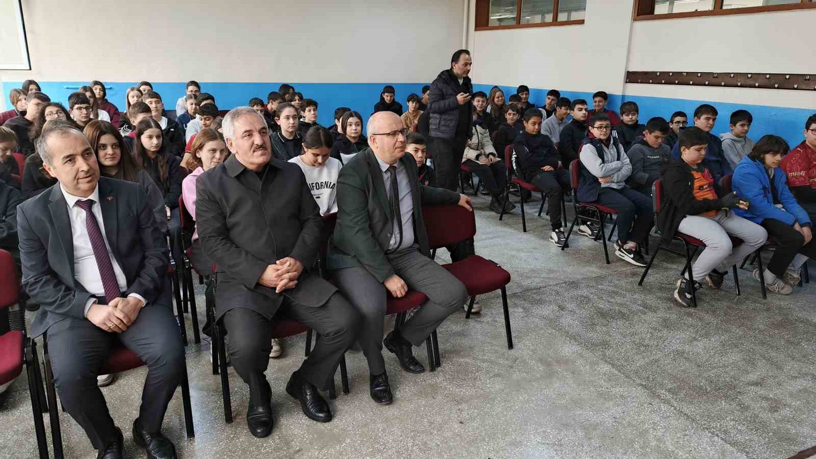 Bafra’da ortaokul öğrencilerine "dijital güvenlik" eğitimi
Bafra’da ortaokul öğrencilerine "dijital güvenlik" eğitimi