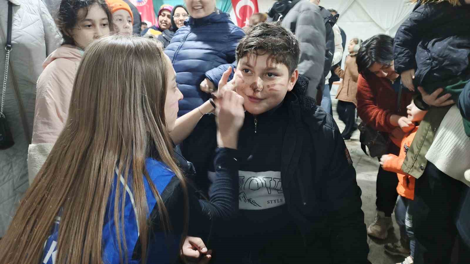 Bafra’da "Sele Sepet Top Kandil Şenliği"
Bafra’da "Sele Sepet Top Kandil Şenliği"