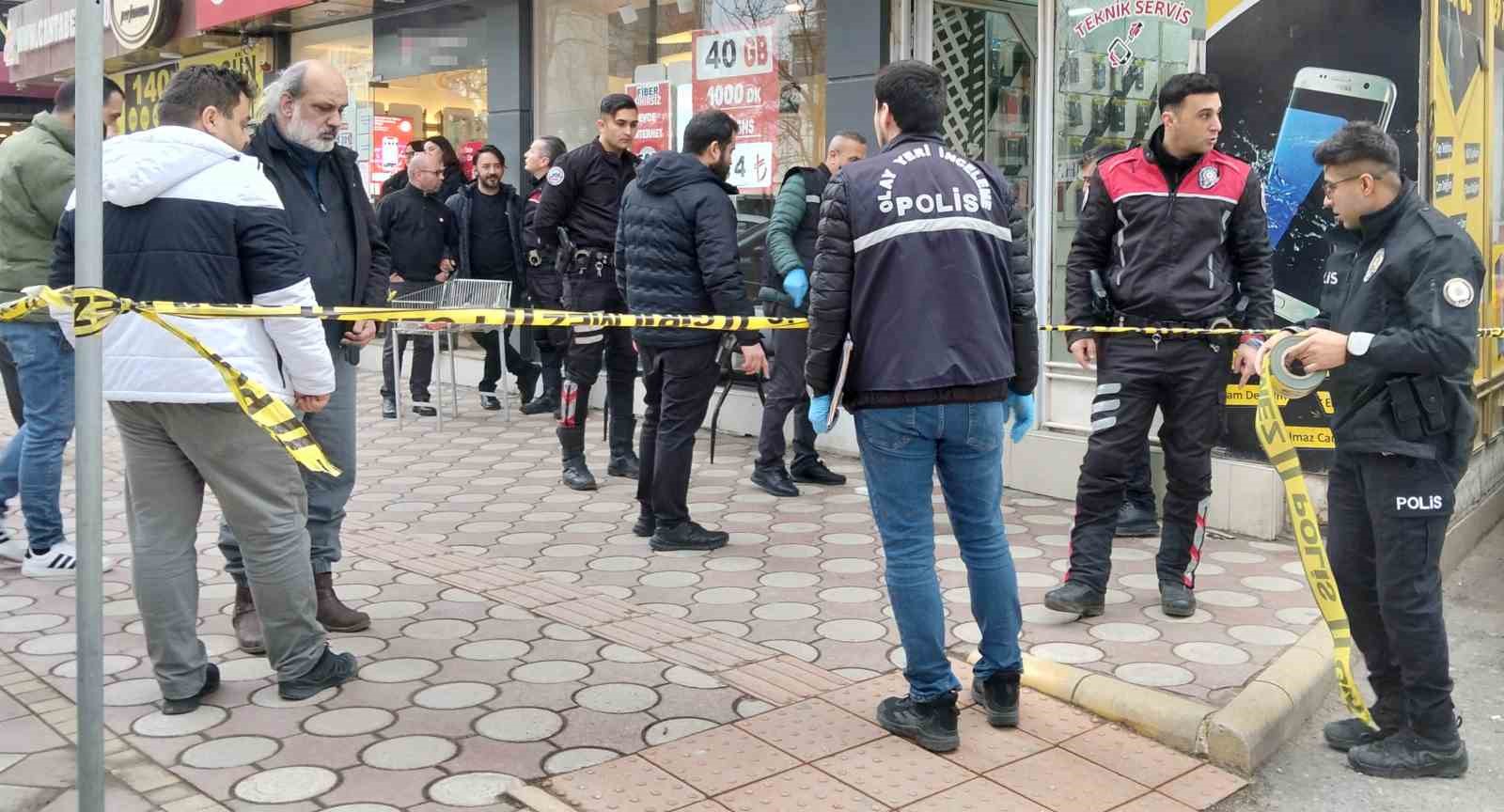 Bafra’daki silahlı saldırıyla ilgili 3 kişi gözaltına alındı
Bafra’daki silahlı saldırıyla ilgili 3 kişi gözaltına alındı