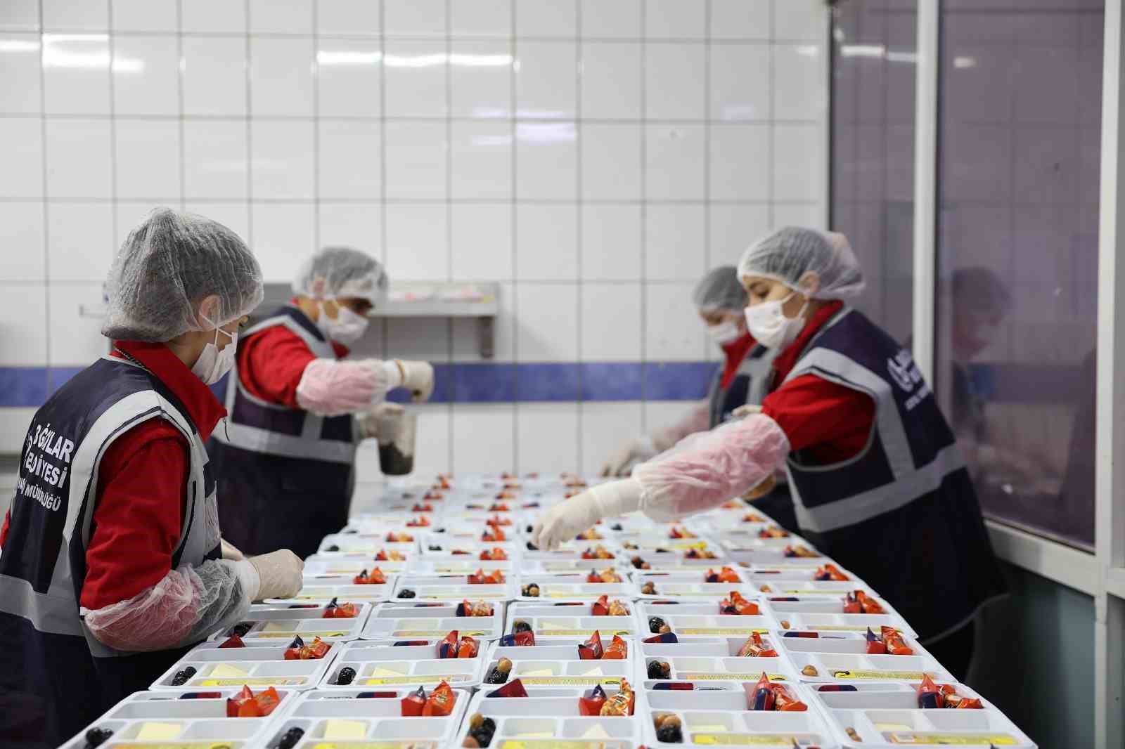 Bağcılar Belediyesi, ihtiyaç sahiplerinin yanında
