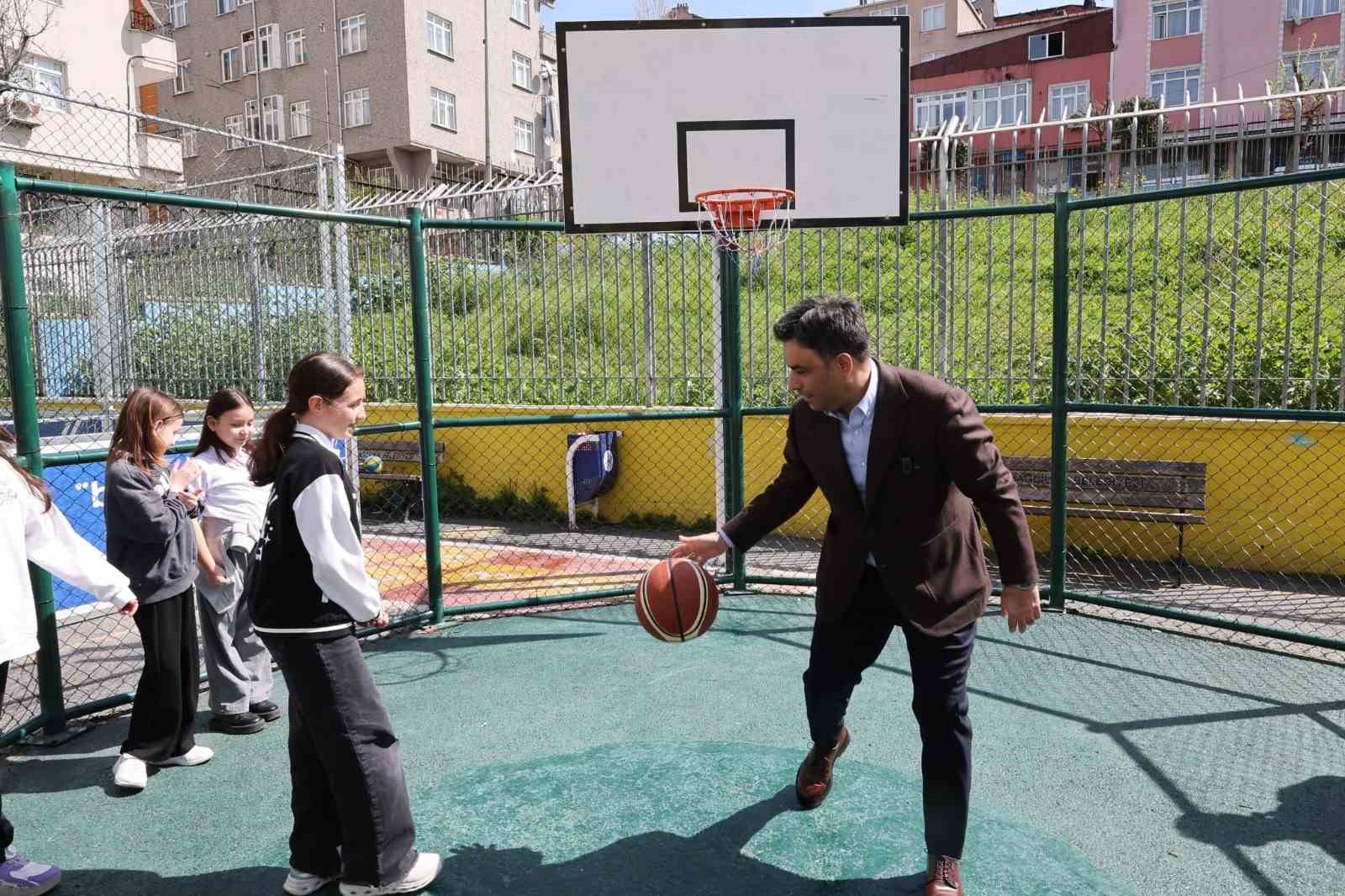 Bağcılar Belediyesi, ilçeyi spor sahalarıyla donatıyor
