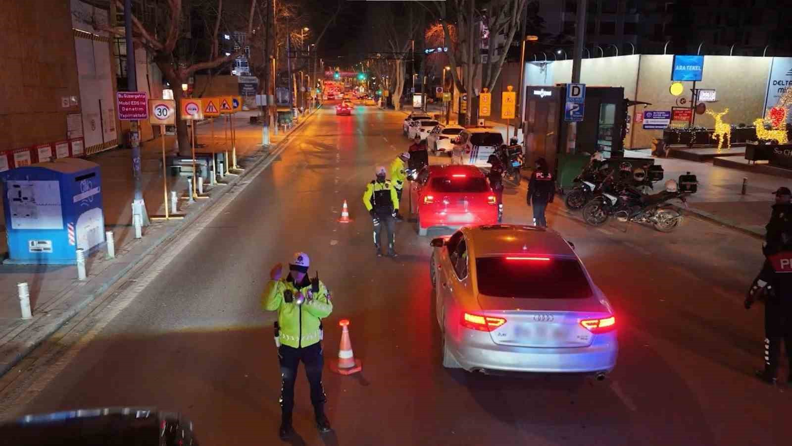 Bağdat Caddesi’nde trafik uygulaması: 400 bin lira ceza
