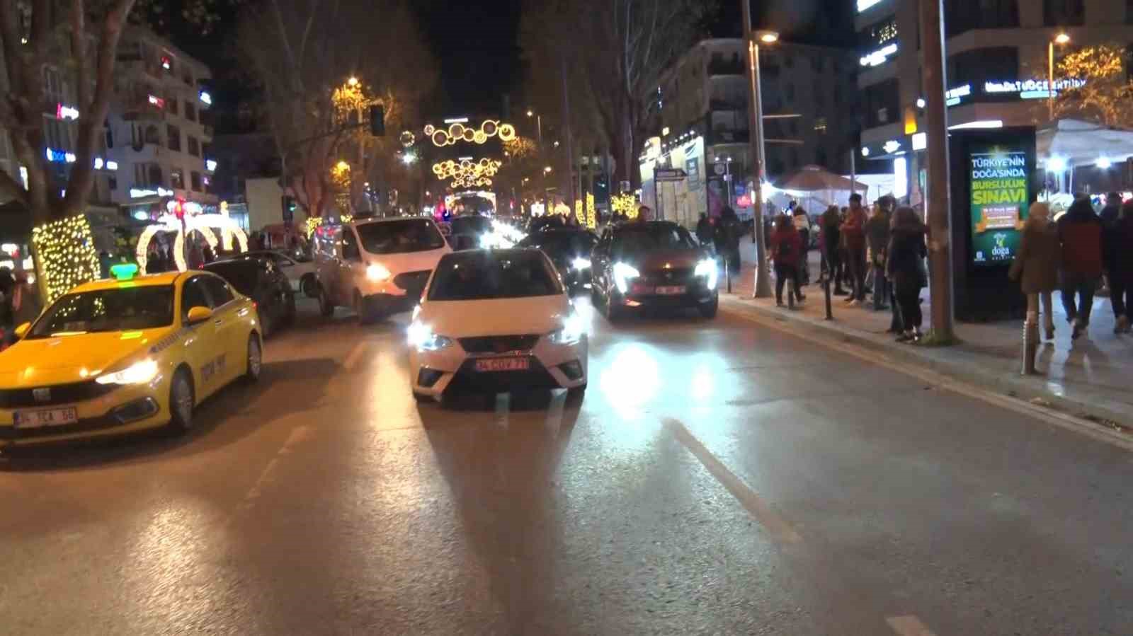 Bağdat Caddesi’ndeki yeni yıl kutlamaları önceki senelere göre sönük geçti
