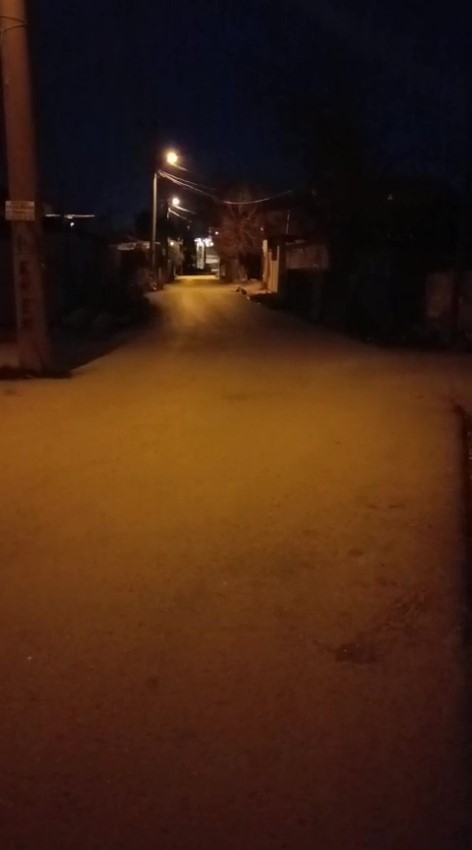 Bağımlılardan bıktı, evini camına "Bu evde uyuşturucu satışı yoktur, rahatsız etmeyin" yazlı not astı
