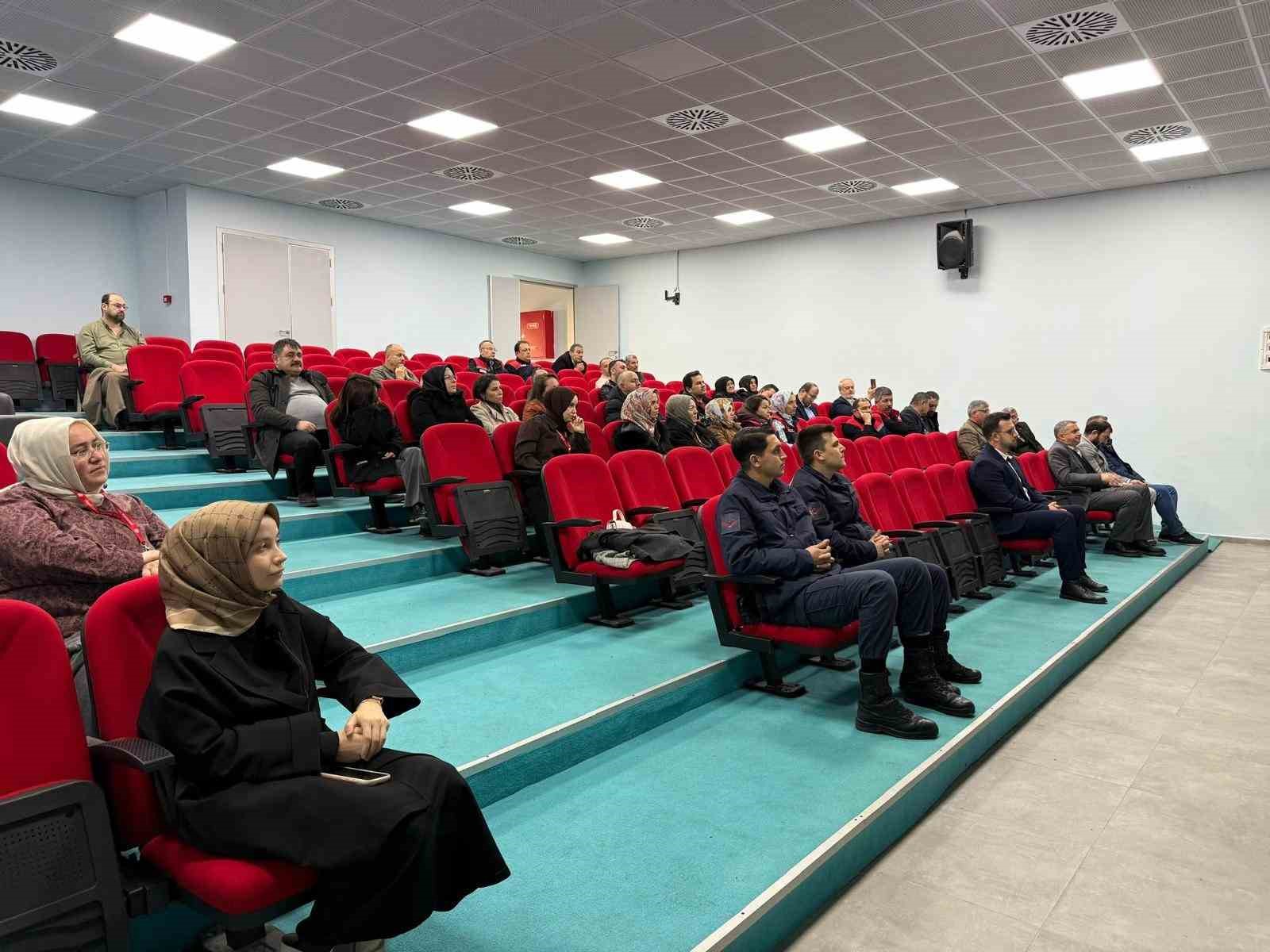 Bağımlılıkla mücadele eğitimleri sürüyor
