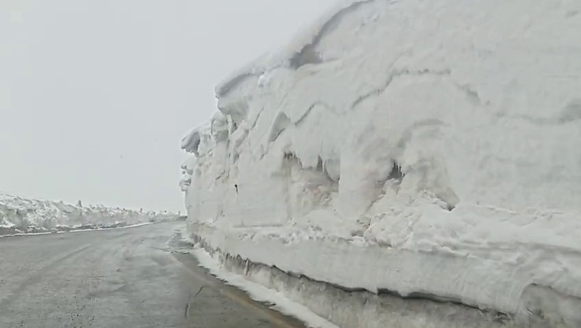 Bahar geldi ama kar ve tipi gitmedi: Palandöken’de tipi ulaşımı aksatıyor
