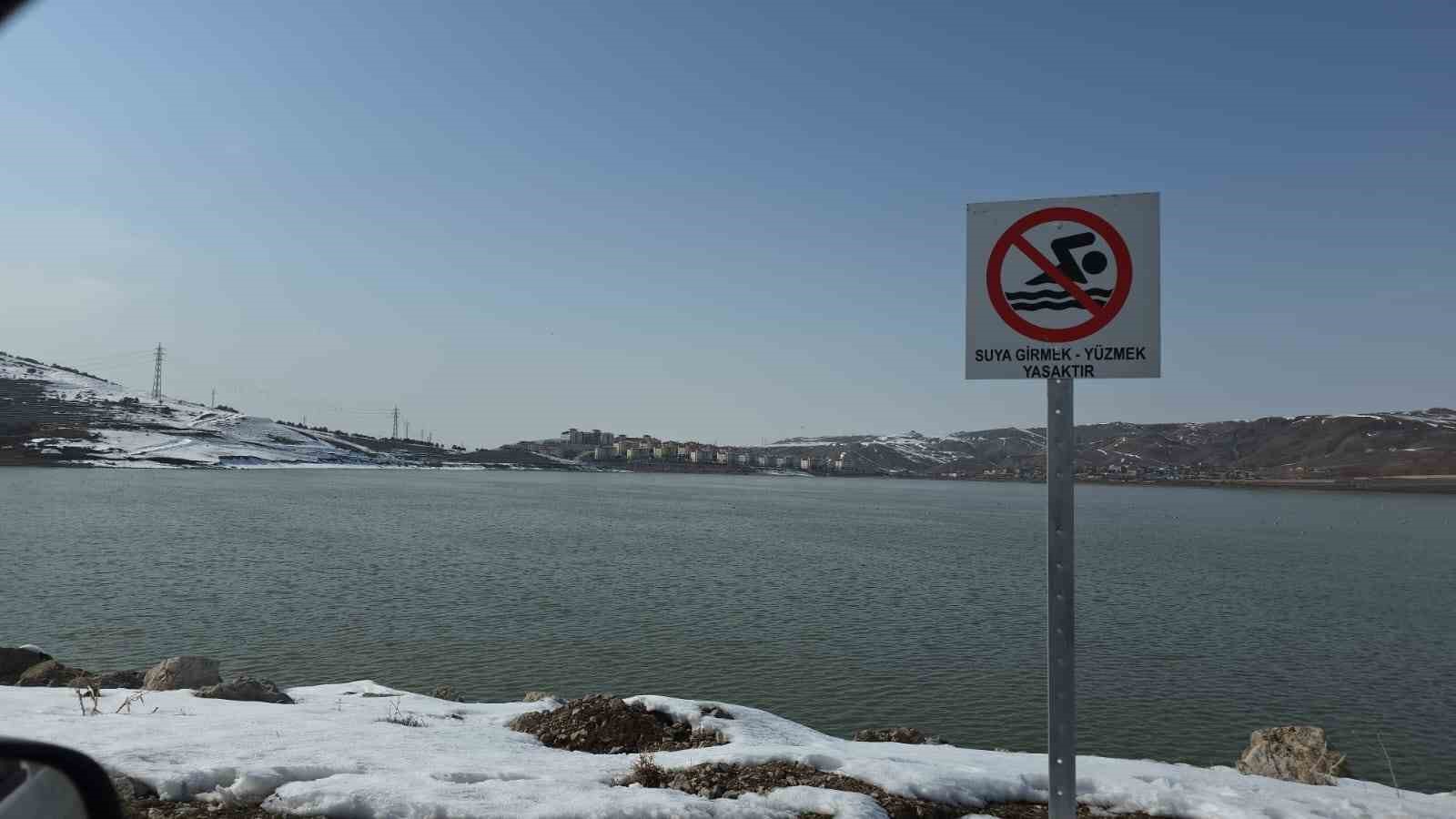 Bahar yüzünü gösterdi: Sıhke Göleti’nin buzları tamamen çözüldü
