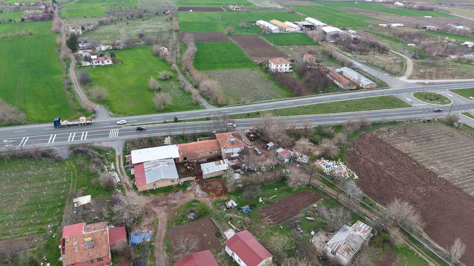 Baharın müjdecisi leylekler Elazığ’ı renklendiriyor
