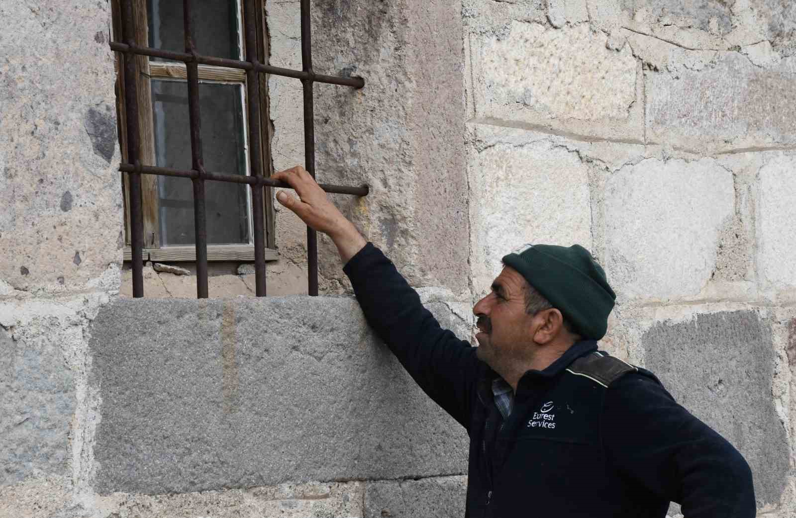 Bahçecik köyü camii restore edilmeyi bekliyor
