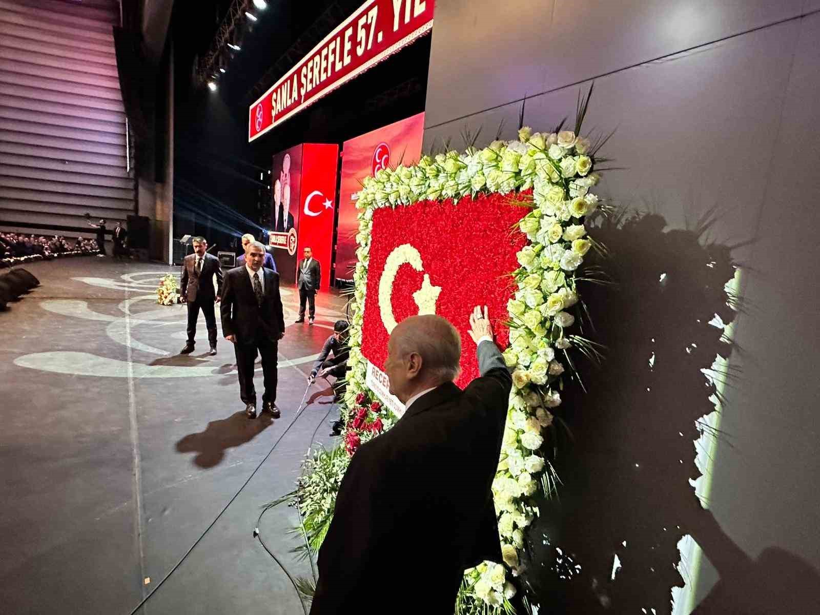 Bahçeli: "Terörsüz Türkiye’ hedefinin pratik siyasi eyleme dönüşmesiyle MHP toplumsal siyasetin merkezi olduğunu ispat etmiştir"
