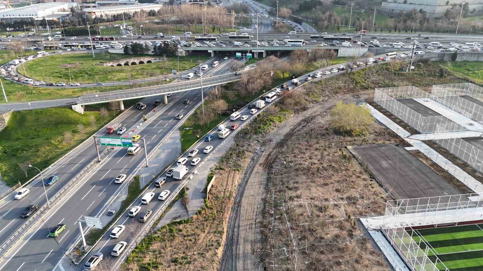 Bahçelievler Çobançeşme Kavşağı’ndaki trafiğe vatandaşlardan tepki
