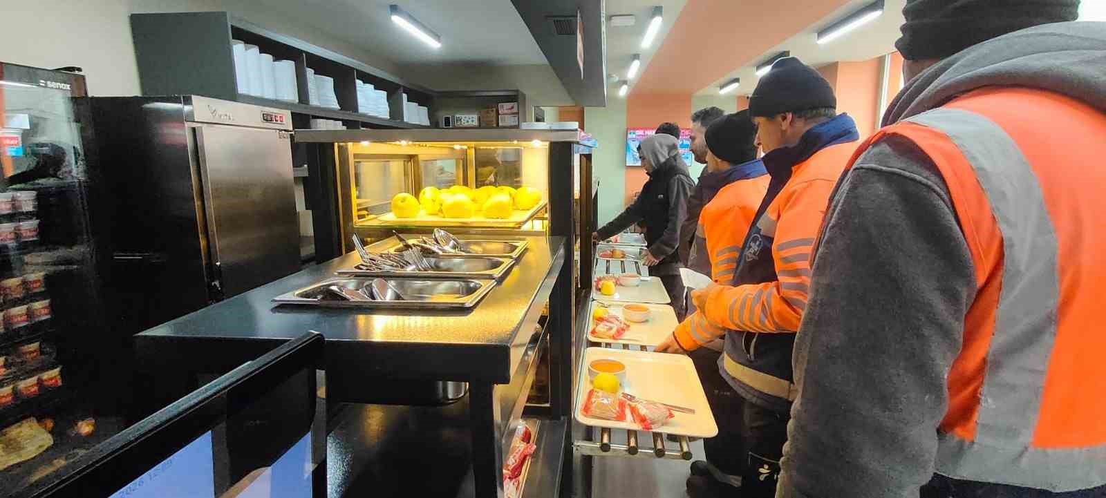 Bahçelievler Semt Lokantası açıldı: 55 liraya 4 çeşit yemek
