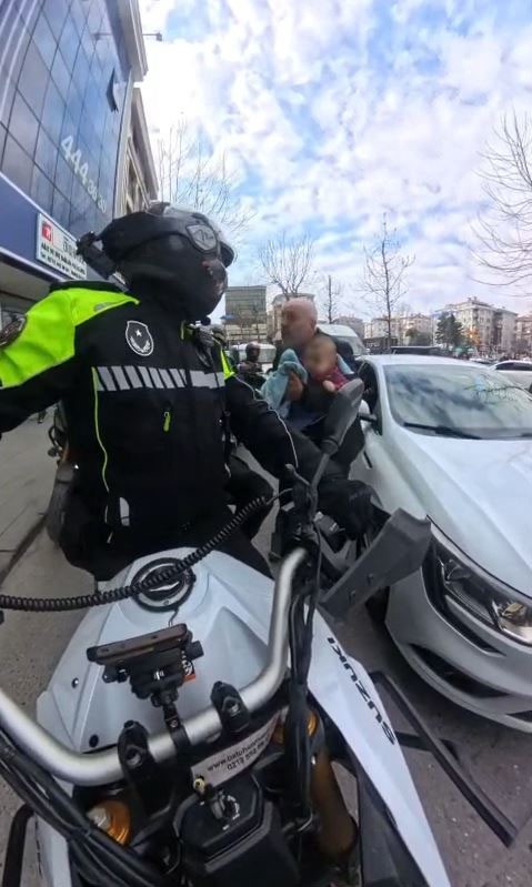 Bahçelievler’de motorize zabıta ekibi yaralı 3 aylık bebek için seferber oldu
