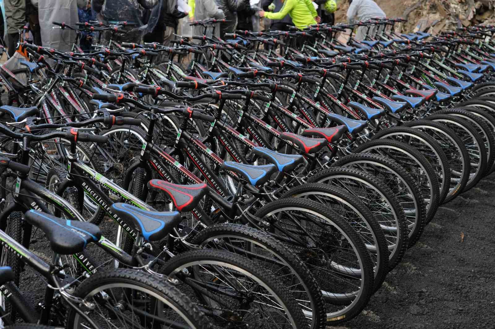 Bahçelievler’de pedallar sağlık ve çevre için döndü: 38’inci bisiklet çekilişi yapıldı
