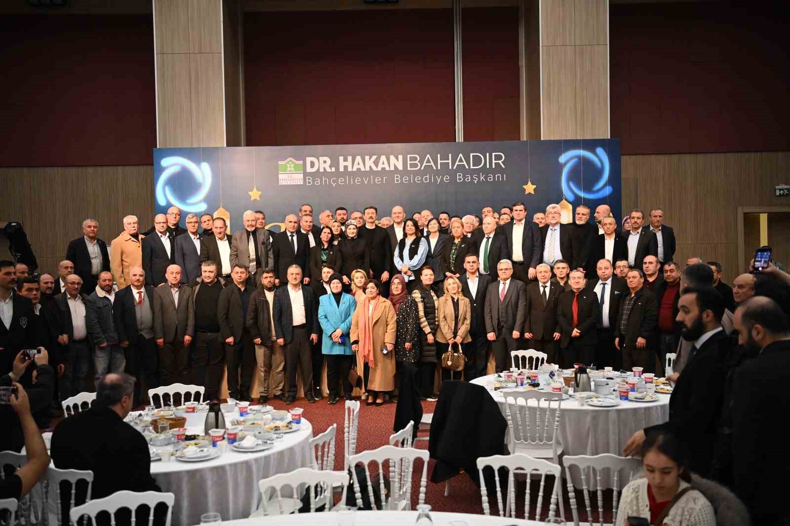 Bahçelievler’de STK’lar iftar sofrasında buluştu
Bahçelievler’de STK’lar iftar sofrasında buluştu