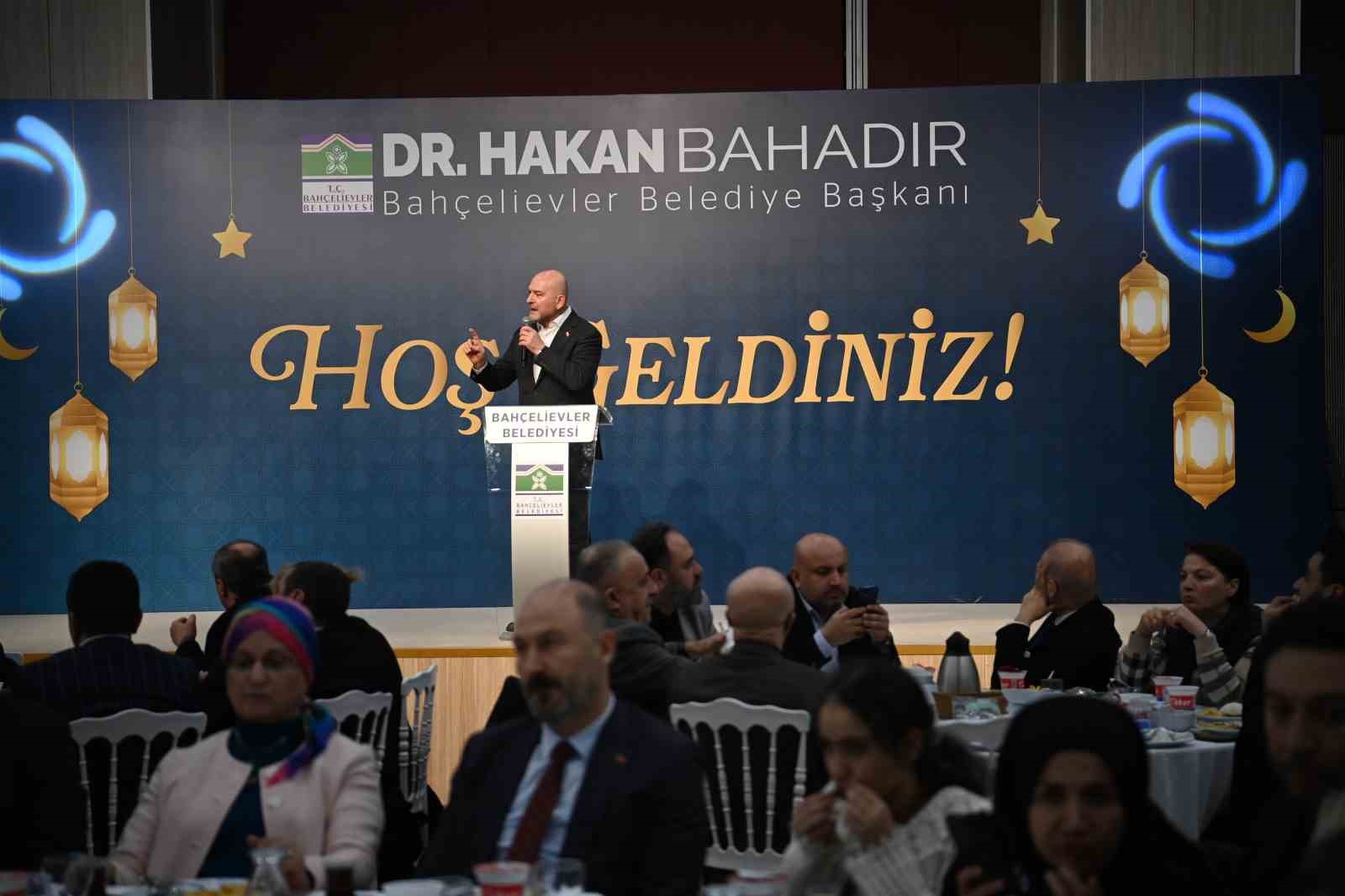 Bahçelievler’de STK’lar iftar sofrasında buluştu
Bahçelievler’de STK’lar iftar sofrasında buluştu