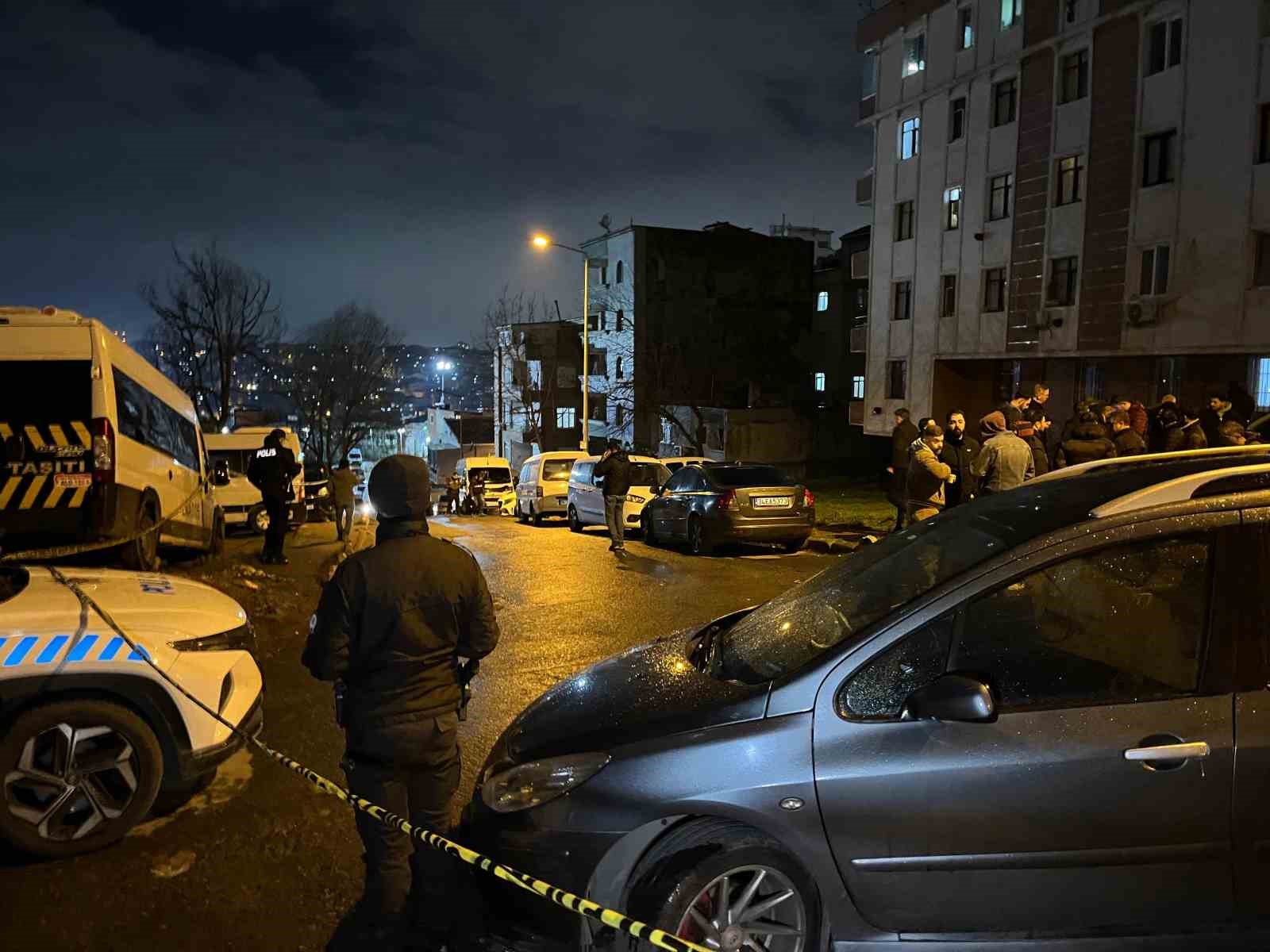 Bahçelievler’de uyuşturucu satıcılarına operasyon: Jandarmaya ateş açıldı
