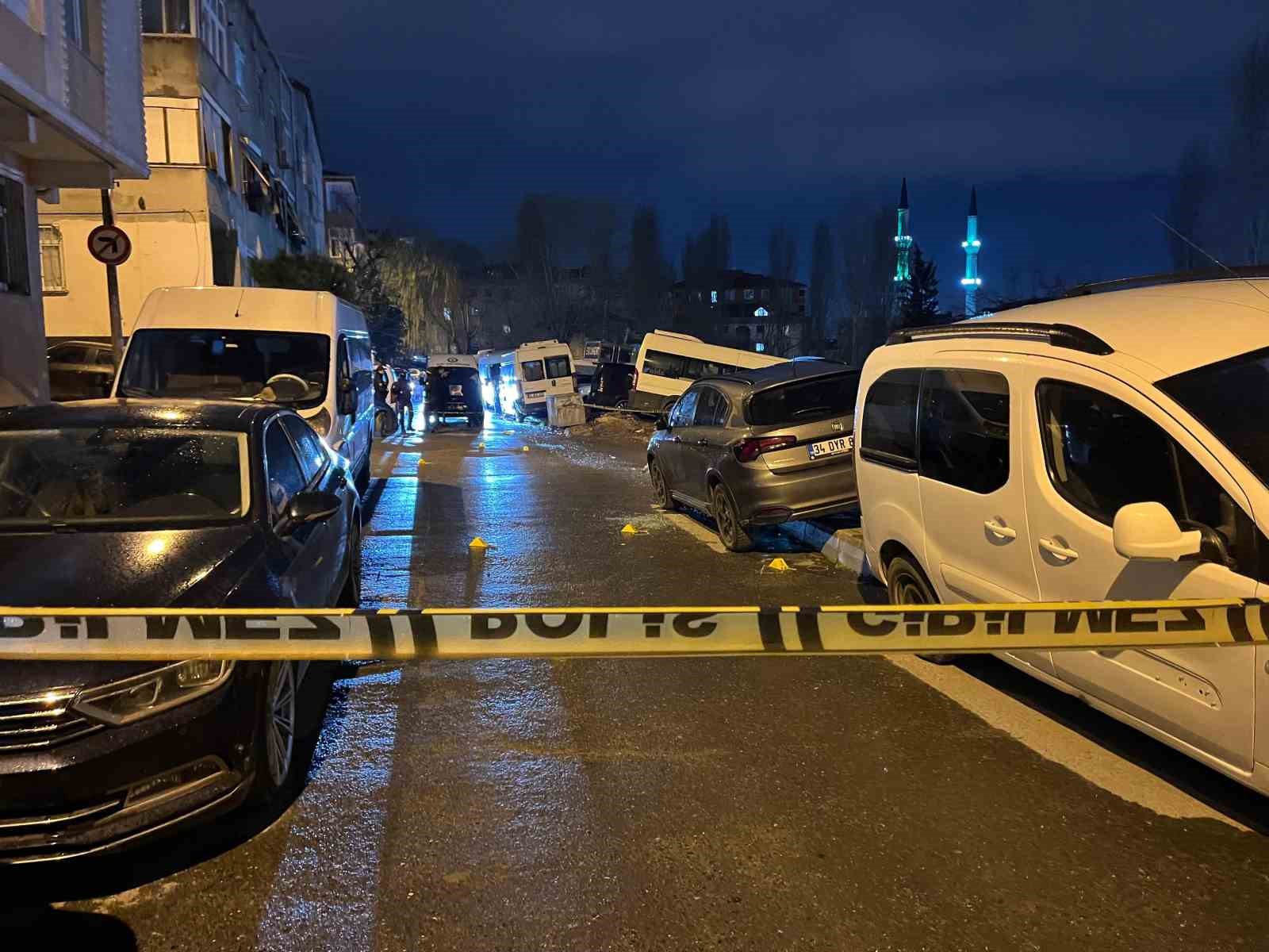 Bahçelievler’de uyuşturucu satıcılarına operasyon: Jandarmaya ateş açıldı
