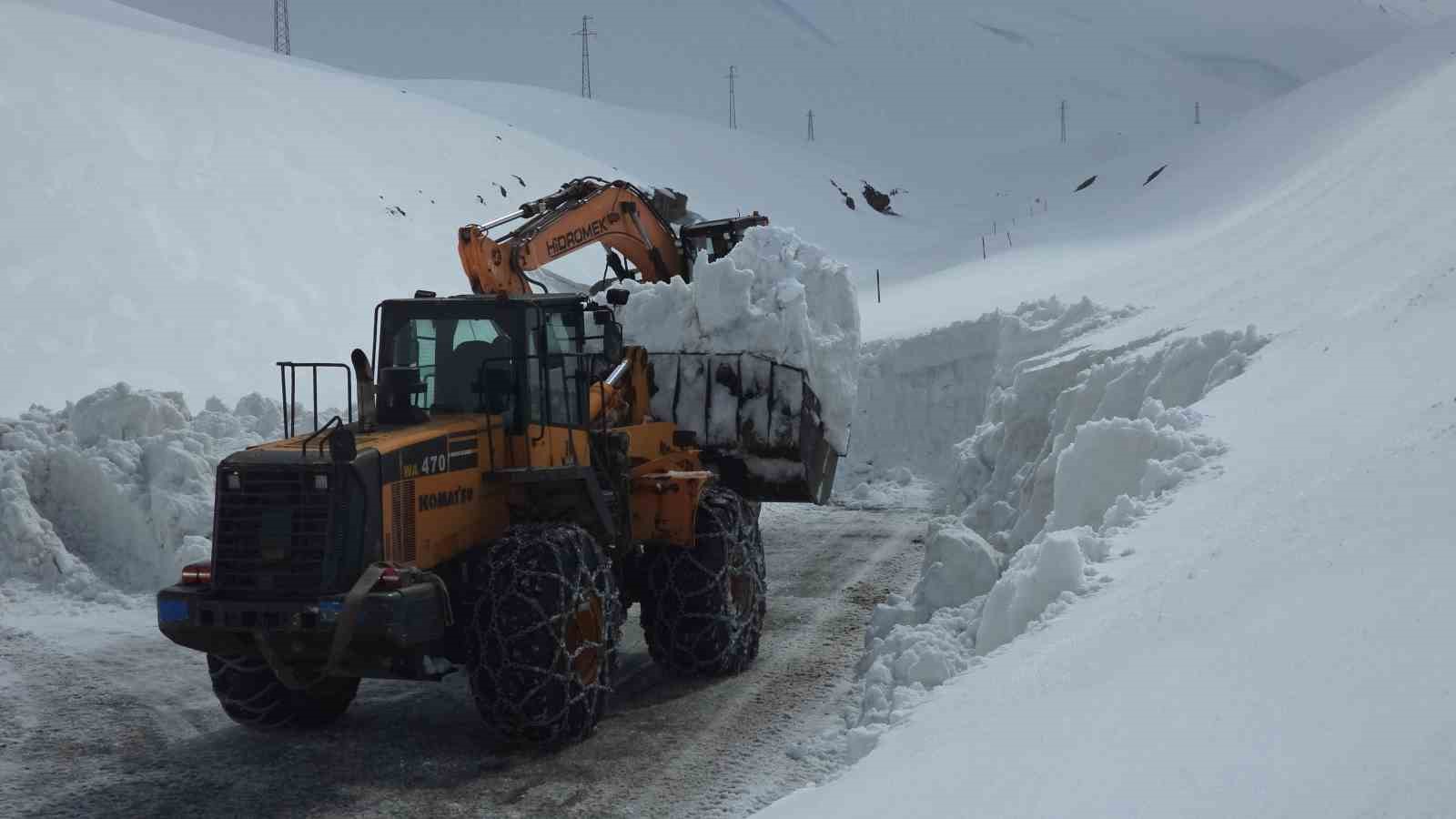 Bahçesaray yolunda çalışma yeniden başladı
