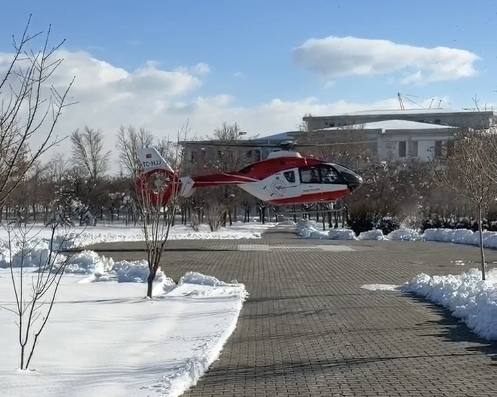 Bahçesaray’da 37 haftalık gebe helikopter ambulansla Van’a sevk edildi
