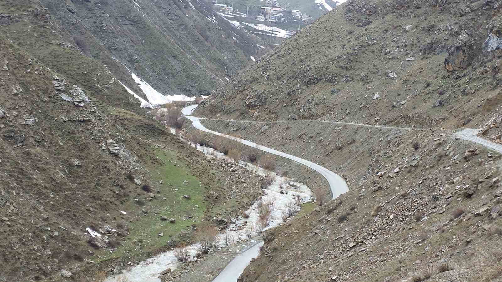 Bahçesaray’da su taşkını tehlikesi
