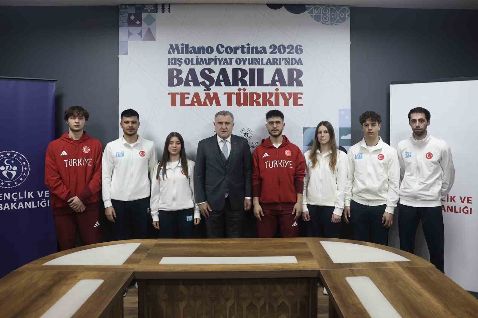 Bakan Bak 2026 Kış Olimpiyatları’na katılacak milli sporcuları kabul etti
