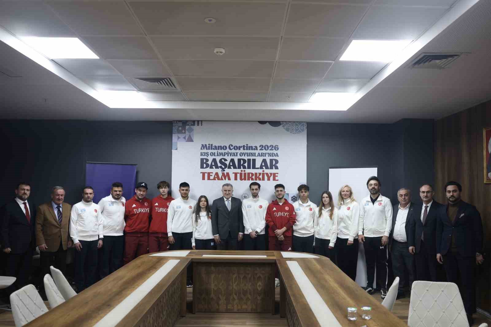 Bakan Bak 2026 Kış Olimpiyatları’na katılacak milli sporcuları kabul etti
