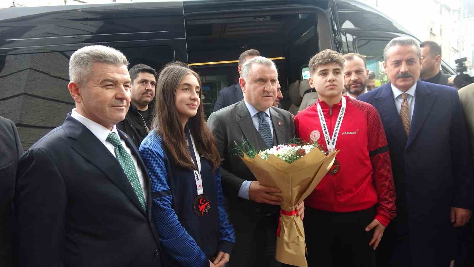 Bakan Bak: "Arda Güler’in golü Türk futbolu adına gurur verici"
