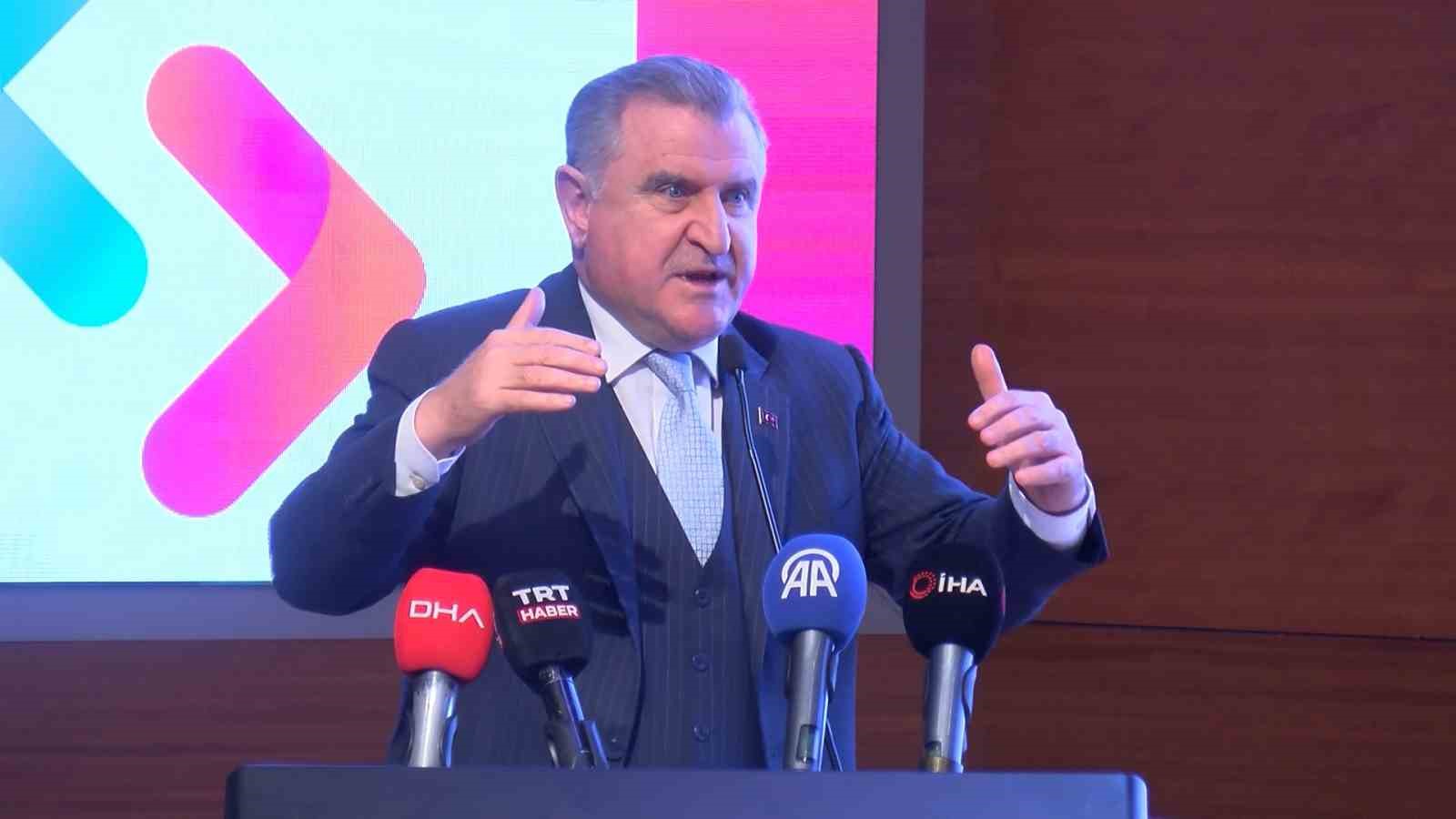 Bakan Bak: "Cumhurbaşkanımız dijitalleşme konusunda önümüzü açıyor"
Bakan Bak: "Cumhurbaşkanımız dijitalleşme konusunda önümüzü açıyor"