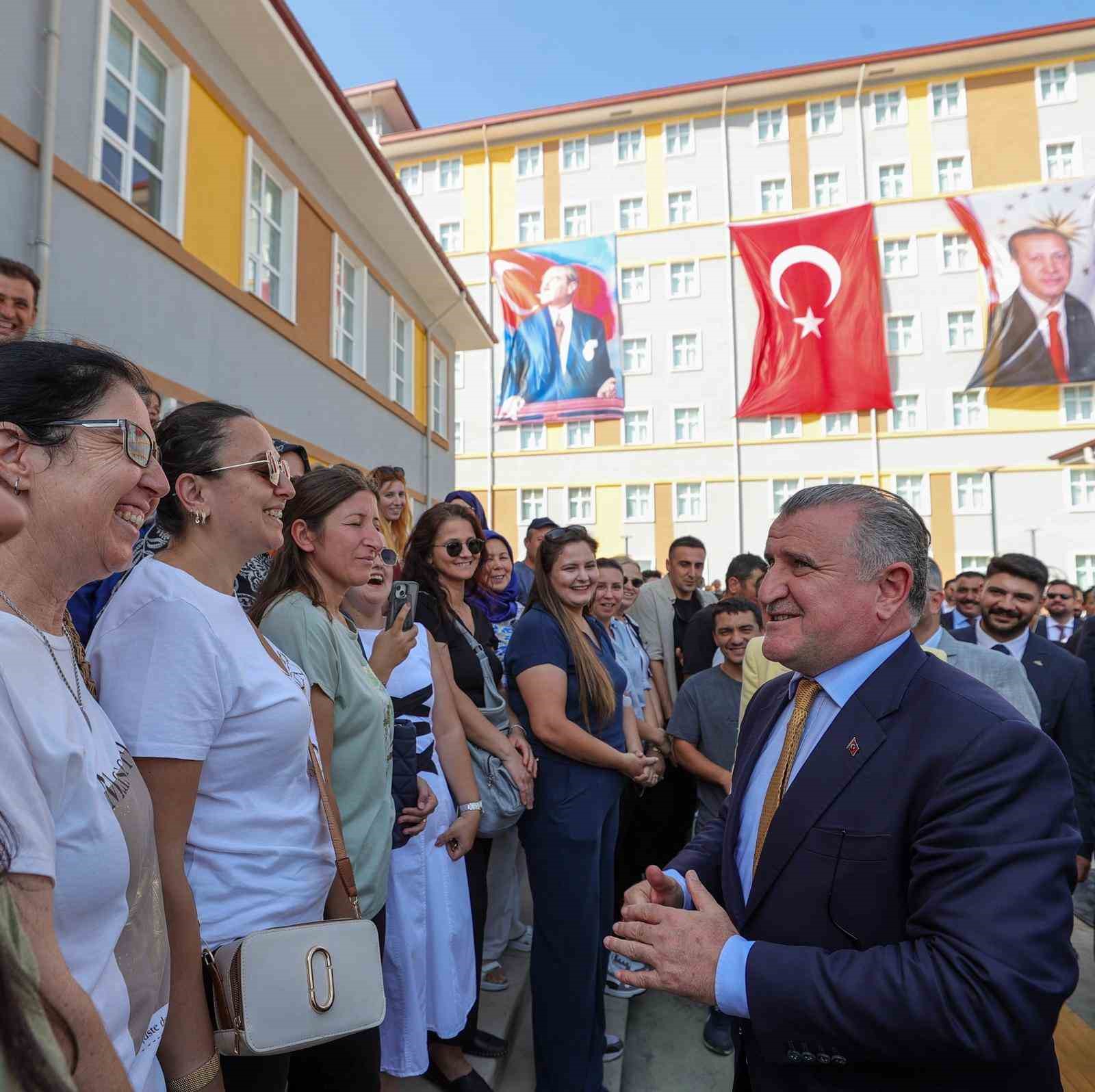 Bakan Bak: "Kadın sporcularımızla gurur duyuyoruz"
