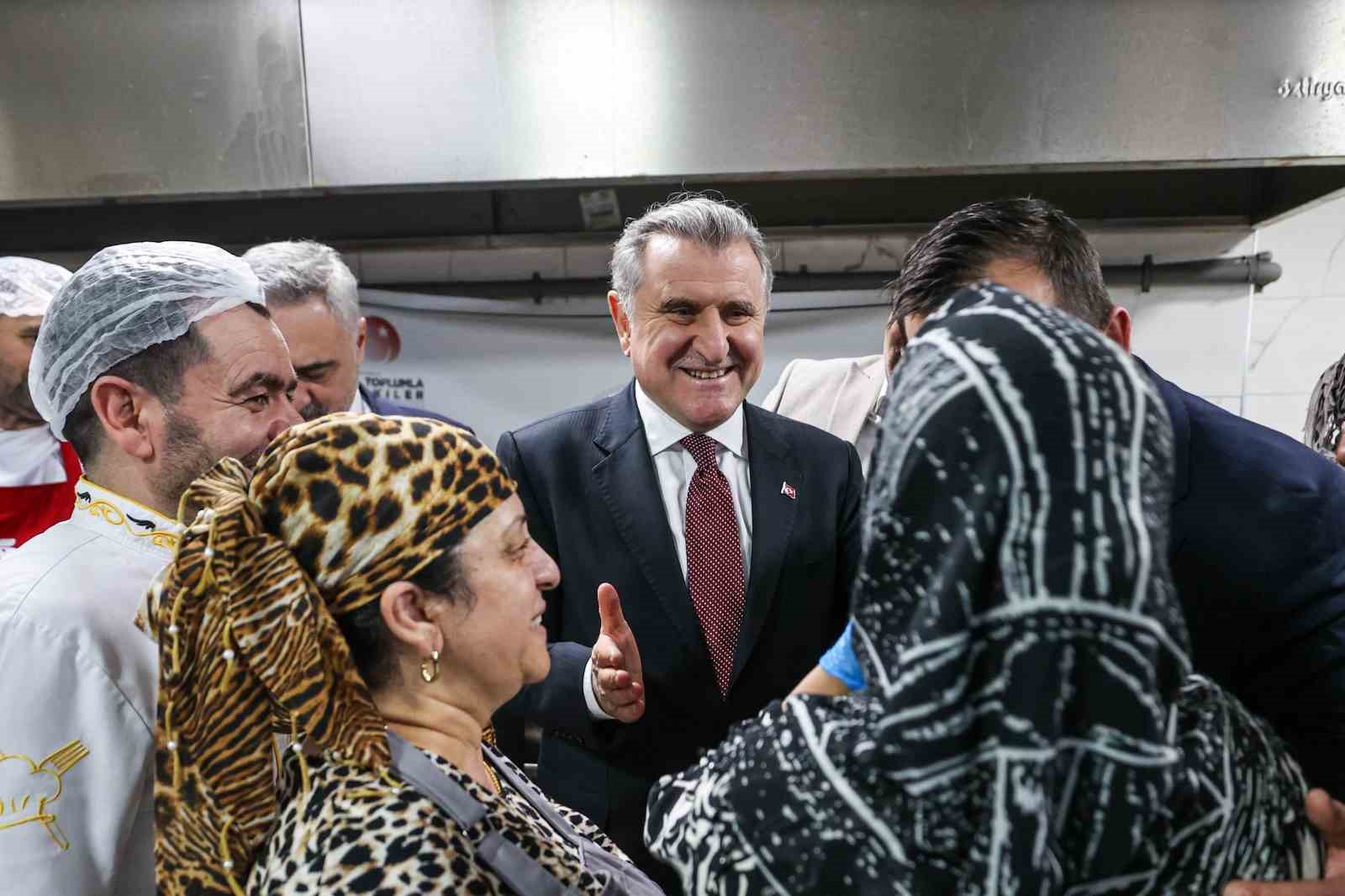 Bakan Bak: "Kadın sporcularımızla gurur duyuyoruz"
