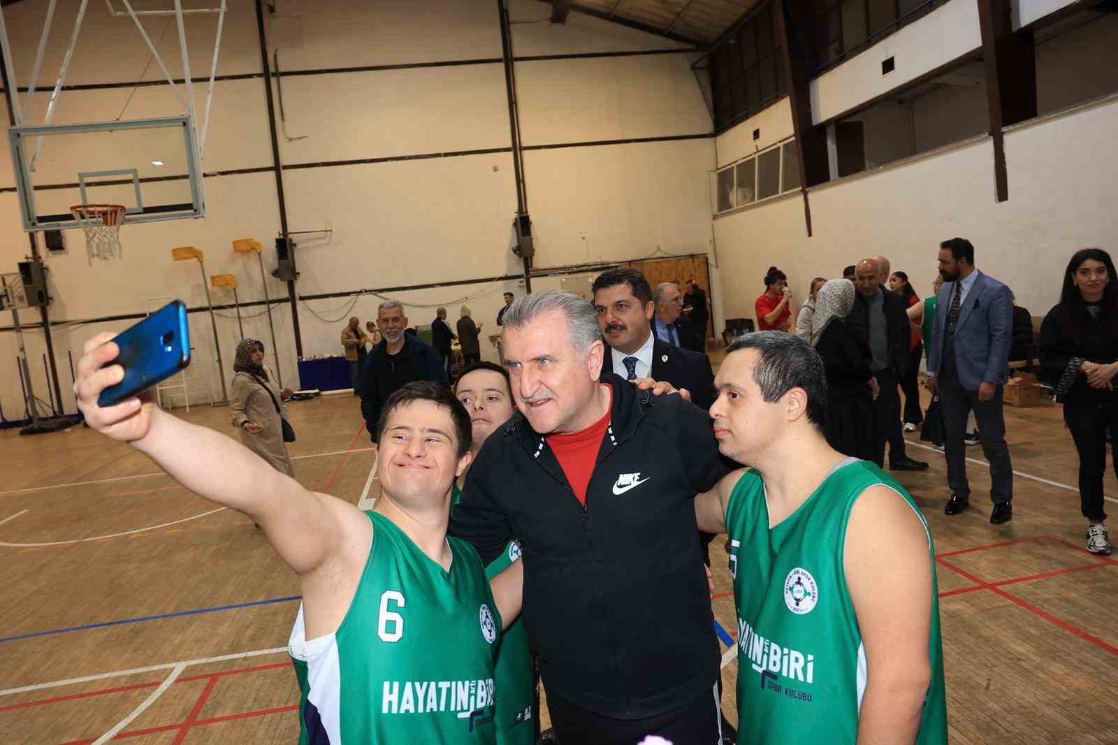 Bakan Bak: "Özel sporcular bizim için çok kıymetli"
