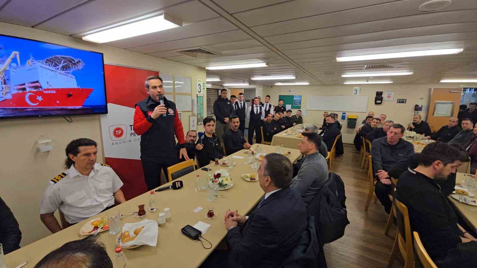 Bakan Bayraktar: "2026 yılı bir taraftan üretimi arttırdığımız bir yıl olacak"
