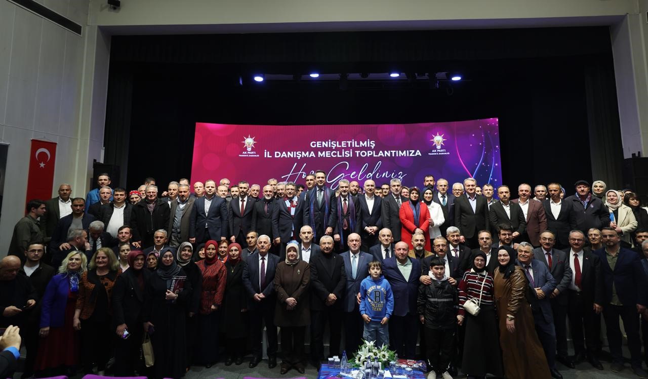 Bakan Bayraktar: "Biz gece gündüz petrol arıyoruz, doğalgaz arıyoruz"
Bakan Bayraktar: "Biz gece gündüz petrol arıyoruz, doğalgaz arıyoruz"