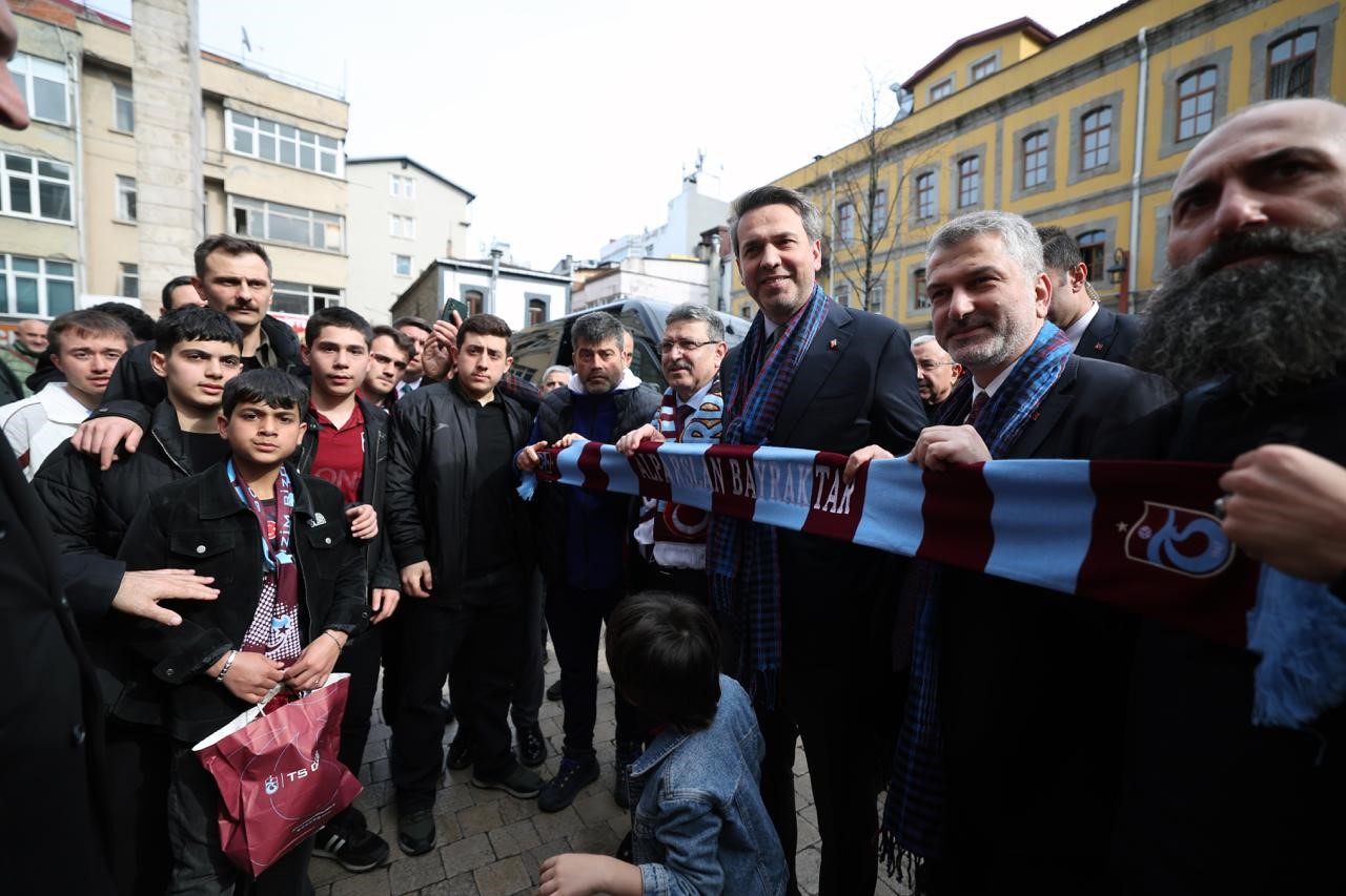 Bakan Bayraktar: "Biz gece gündüz petrol arıyoruz, doğalgaz arıyoruz"
Bakan Bayraktar: "Biz gece gündüz petrol arıyoruz, doğalgaz arıyoruz"