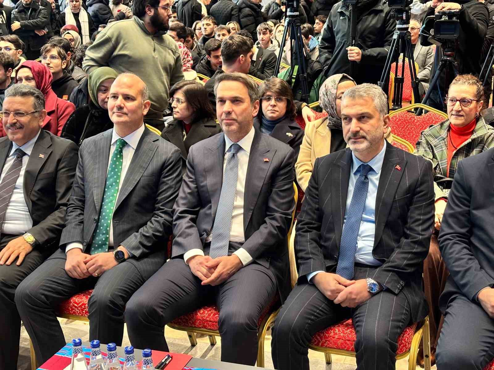 Bakan Bayraktar: "Bu sene 8 milyon haneye yetecek gazı üretmiş olacağız, 2028’de 16 milyona çıkacak"
