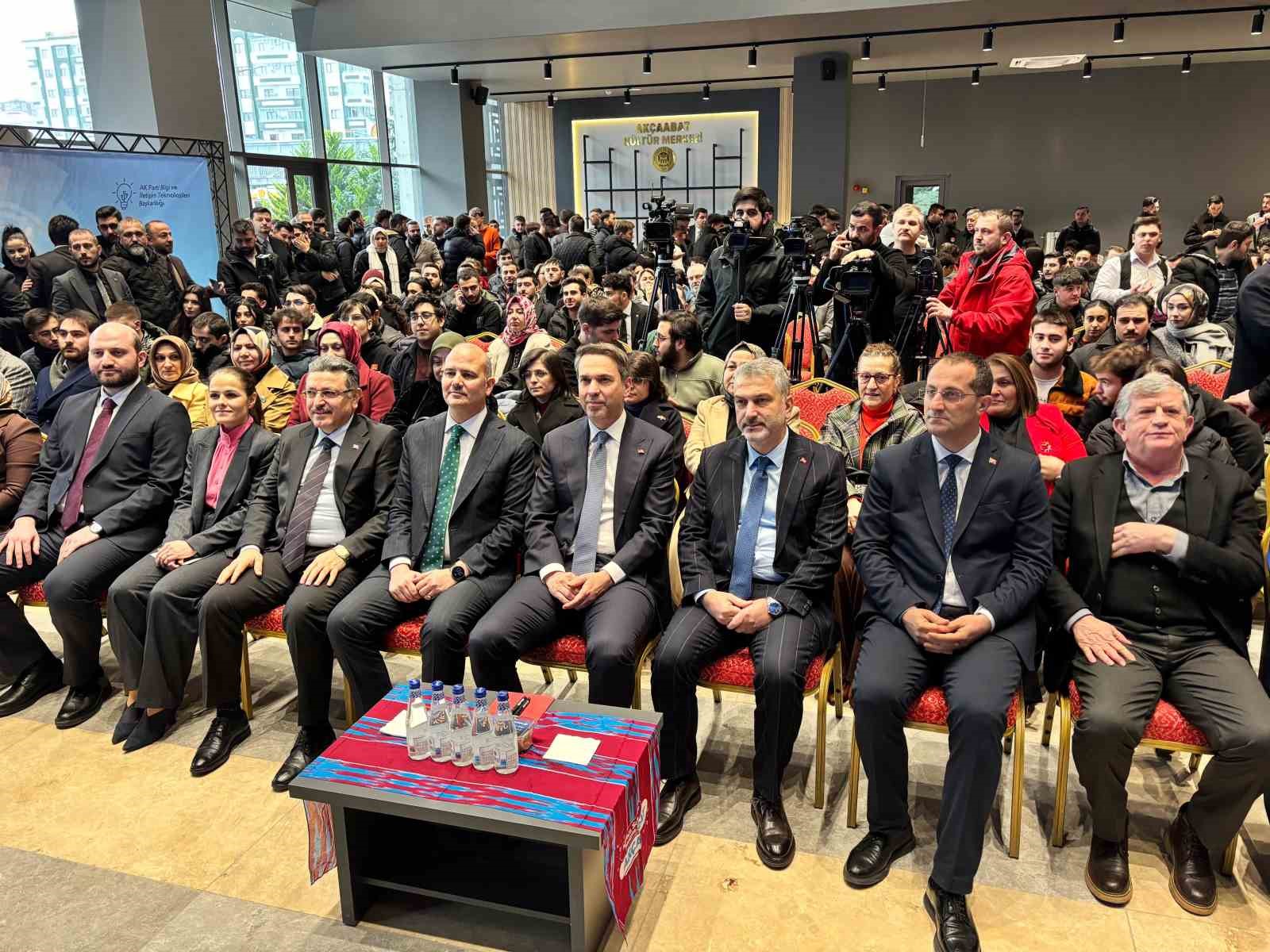 Bakan Bayraktar: "Bu sene 8 milyon haneye yetecek gazı üretmiş olacağız, 2028’de 16 milyona çıkacak"
