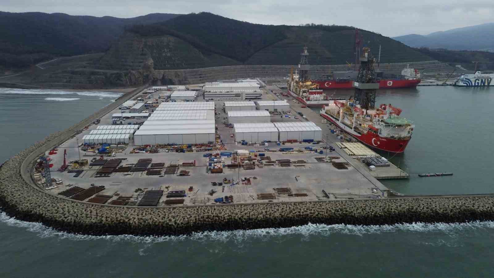 Bakan Bayraktar: "Enerjide Tam Bağımsız Türkiye yolunda her halkayı bir bir tamamlıyoruz"
Bakan Bayraktar: "Enerjide Tam Bağımsız Türkiye yolunda her halkayı bir bir tamamlıyoruz"