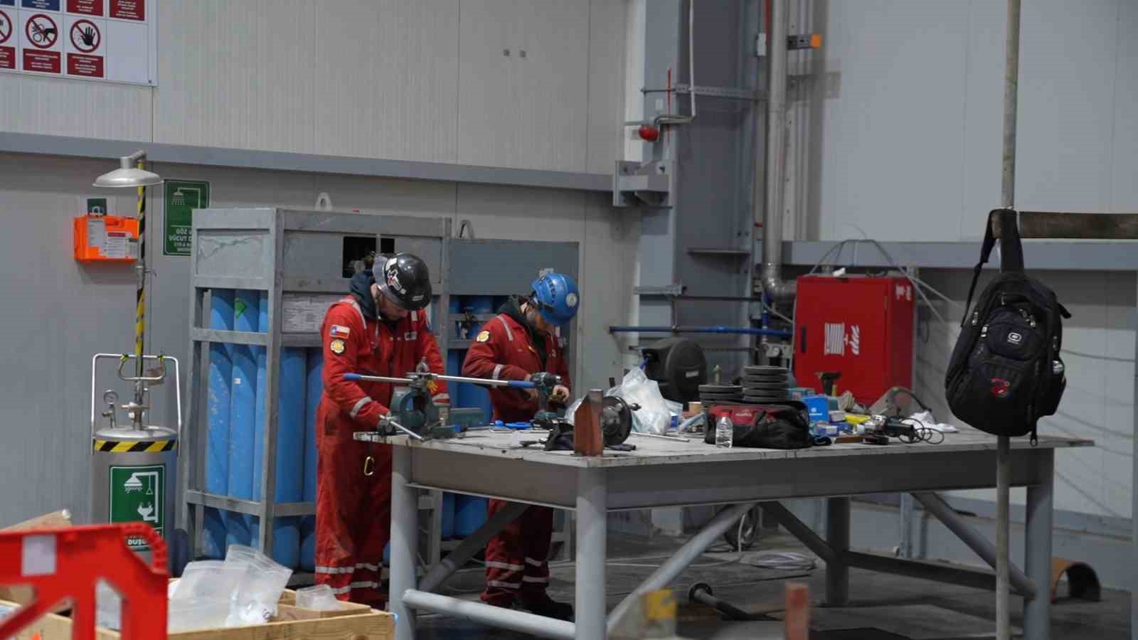 Bakan Bayraktar: "Enerjide Tam Bağımsız Türkiye yolunda her halkayı bir bir tamamlıyoruz"
Bakan Bayraktar: "Enerjide Tam Bağımsız Türkiye yolunda her halkayı bir bir tamamlıyoruz"