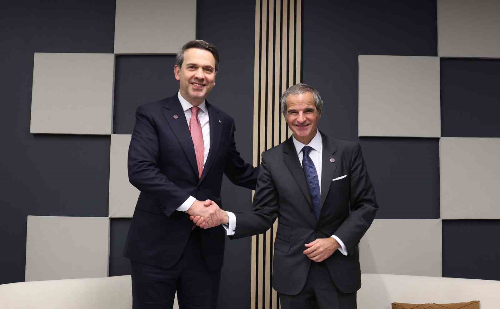 Bakan Bayraktar, Paris’te ikili görüşmeler gerçekleştirdi
