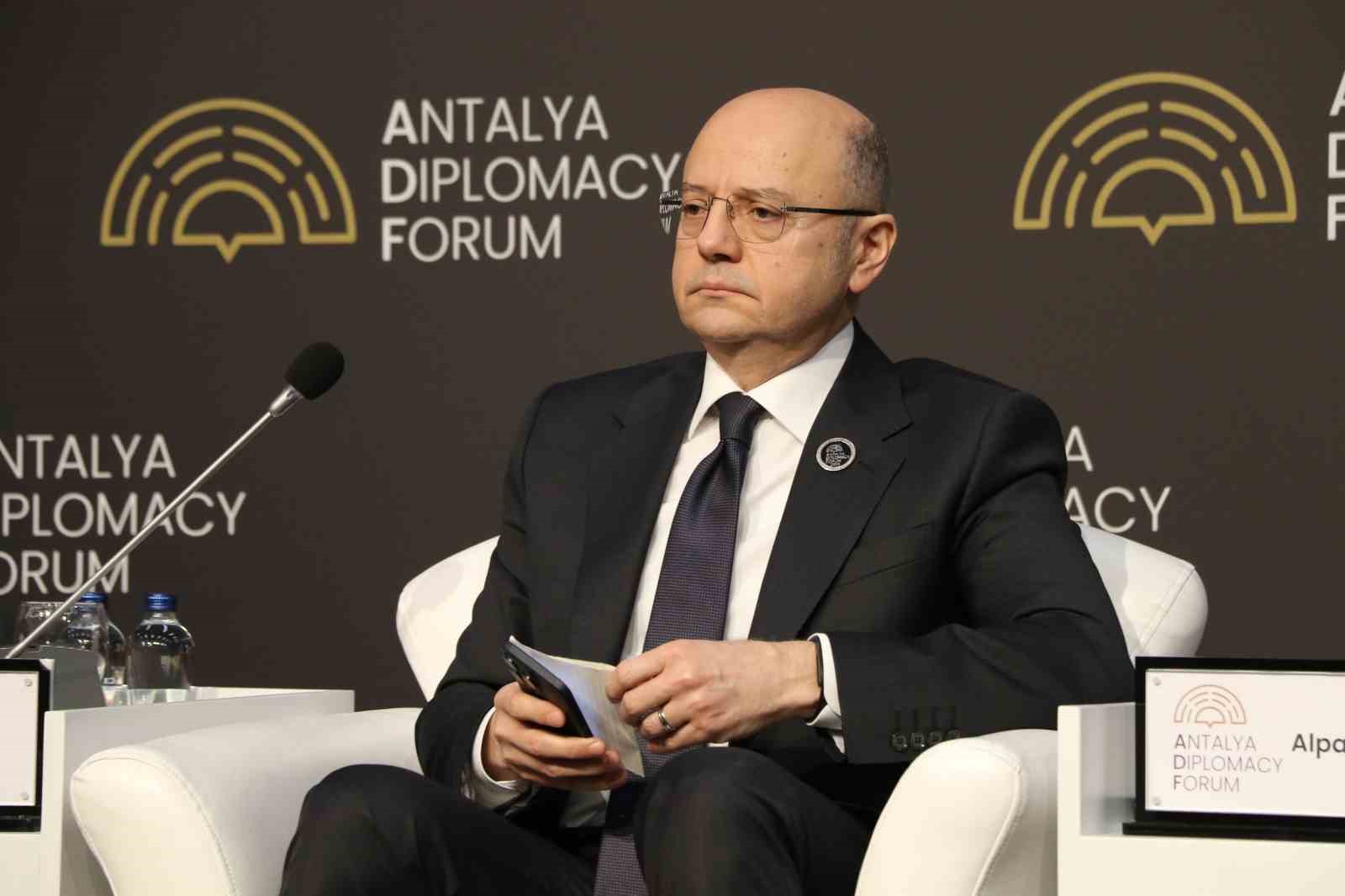 Bakan Bayraktar: "Türkiye enerji piyasalarında geçmişte yaşanan çok yönlü sarsıntılar nedeniyle önemli bir direnç kazandı"
