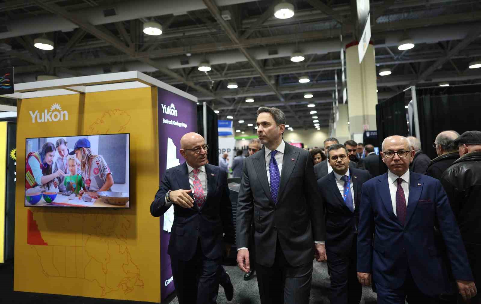 Bakan Bayraktar: "Türkiye Petrolleri ile Eti Maden, Kanada’ya yatırım yapabilir"
