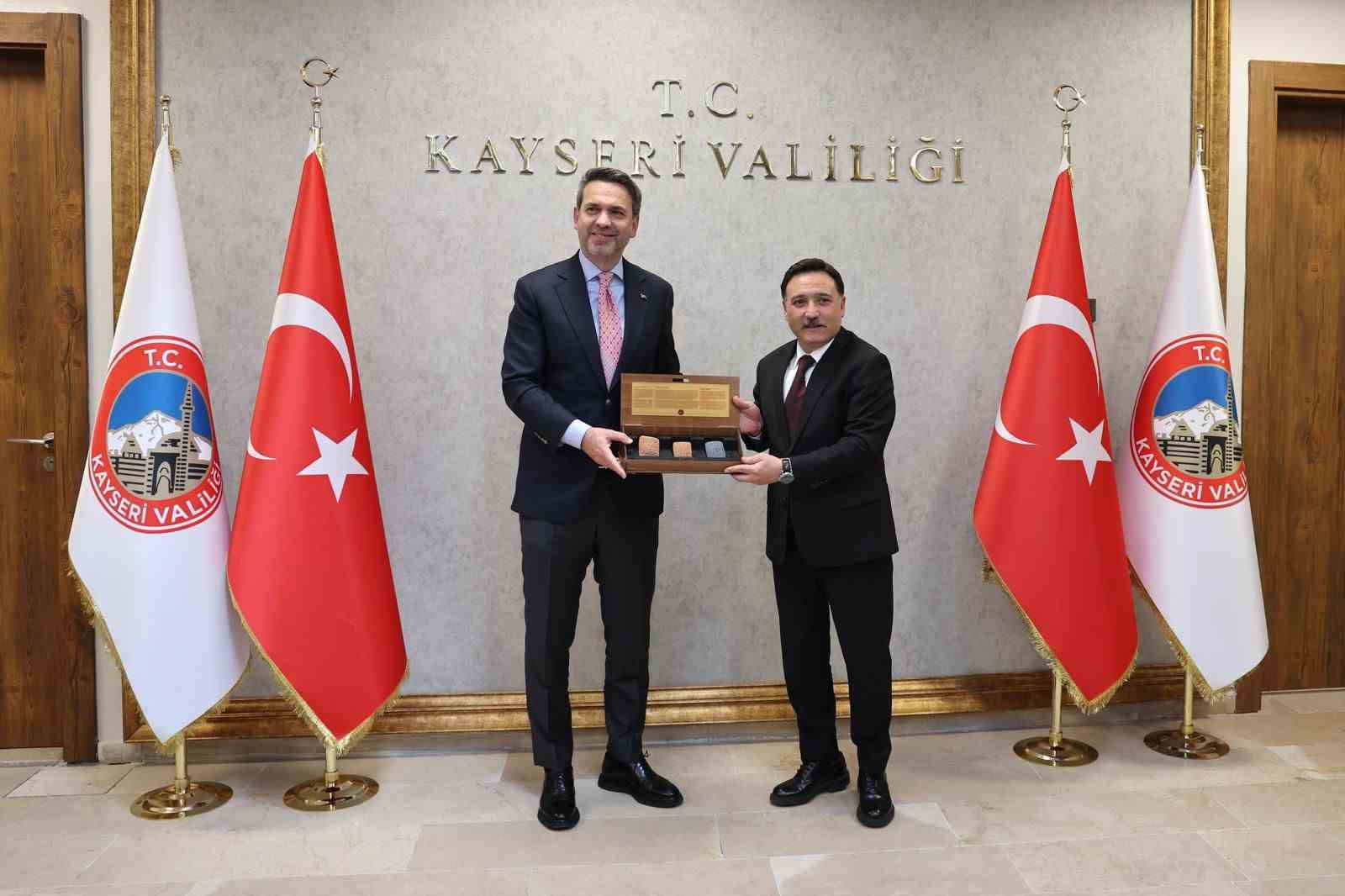 Bakan Bayraktar Vali Çiçek’i ziyaret etti
