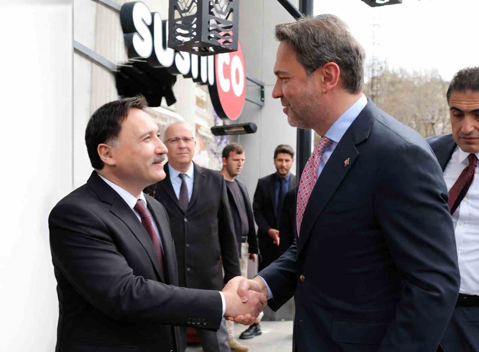 Bakan Bayraktar Vali Çiçek’i ziyaret etti
