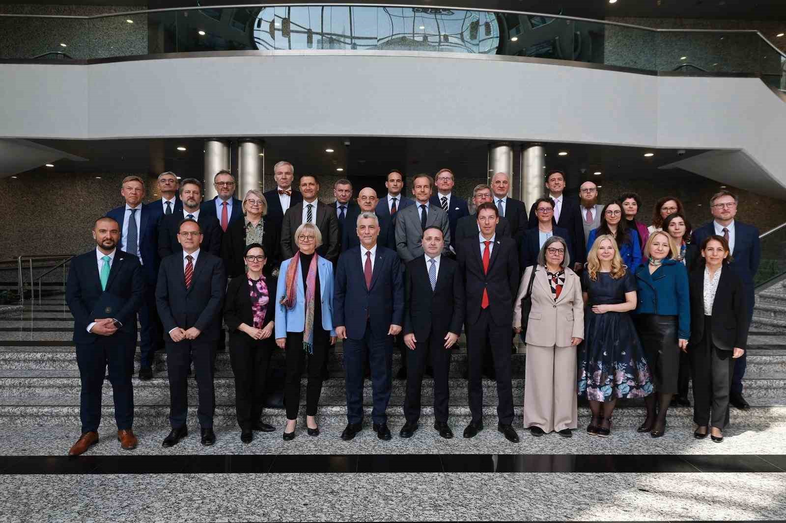 Bakan Bolat: "Avrupa Birliği her zaman temel ortağımız olmuştur"
Bakan Bolat: "Avrupa Birliği her zaman temel ortağımız olmuştur"