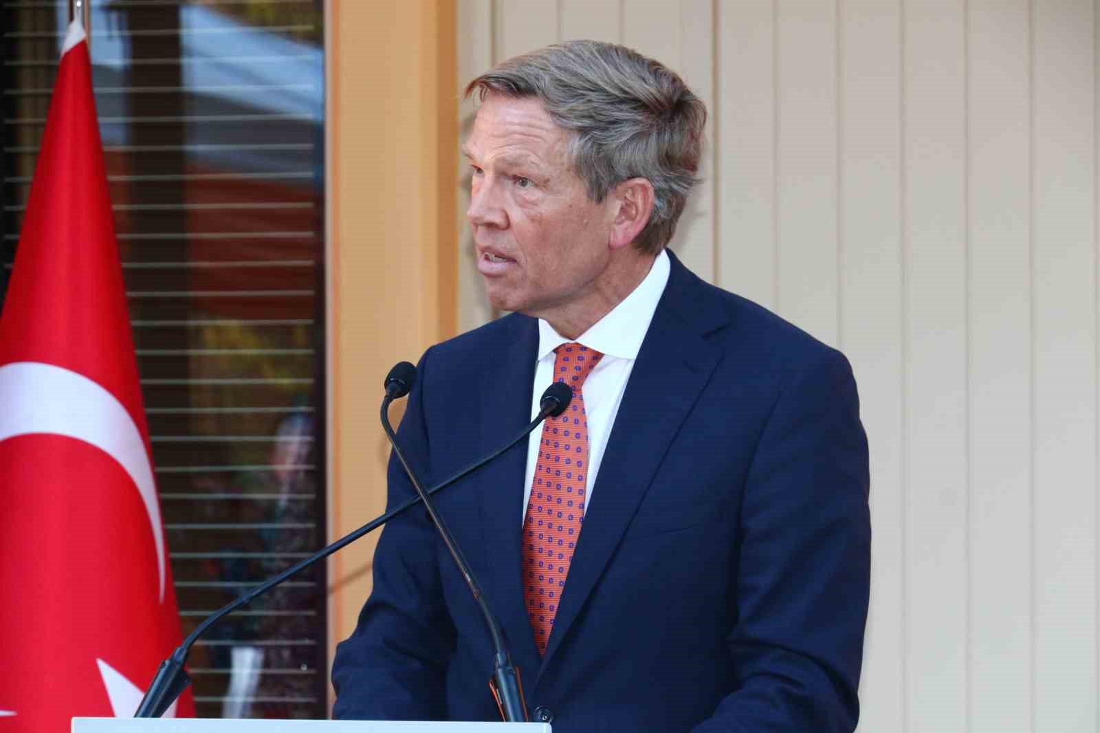 Bakan Bolat: "Hollanda, Türkiye’nin AB üyesi ülkeler arasındaki en önemli ticaret ortaklarındandır
