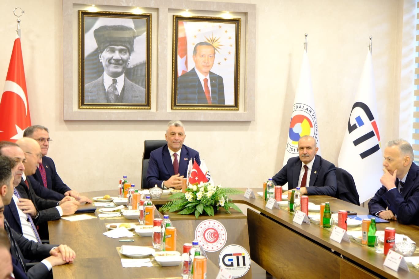 Bakan Bolat: "İran’a açılan kapılarda sorun yok"
